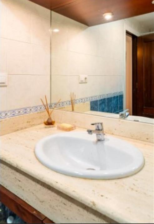 Appartamento Acogedora Habitacion En Apartamento Compartido Amplio Y Centrico Granada Esterno foto